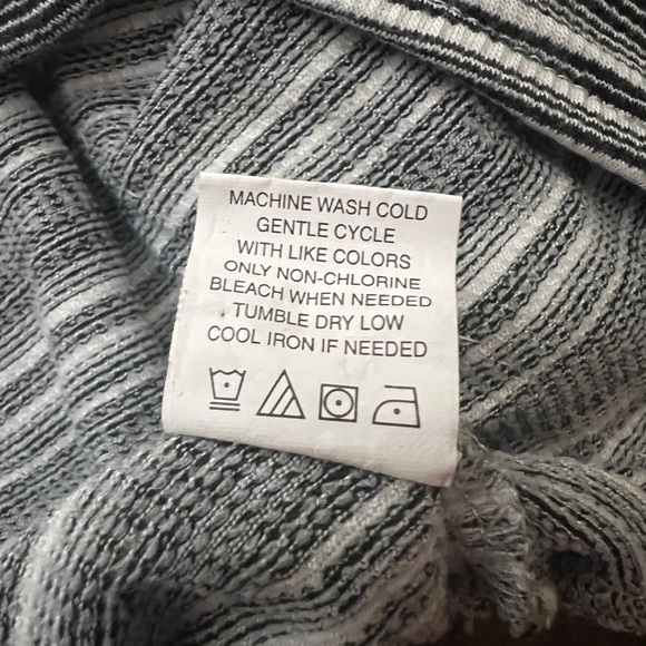 Eyeshadow black and white striped Romper size Large - Picture 13 of 13